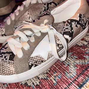 BRAND NEW OFF BRAND GOLDEN GOOSE 🔥🔥🔥🤍🤍🤍🤎🤎 womens size 7!!!!!!